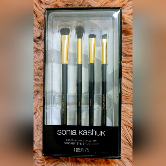 ❤️ 4 piece smokey eye brush set! - Picture 1 of 4